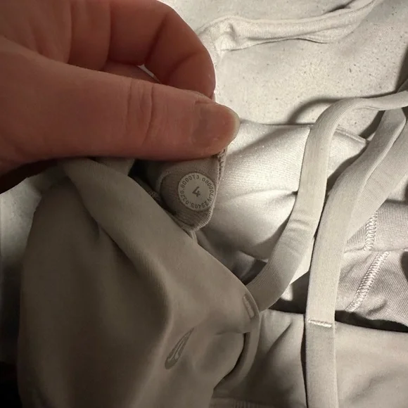 Lululemon energy bra - Picture 3 of 3